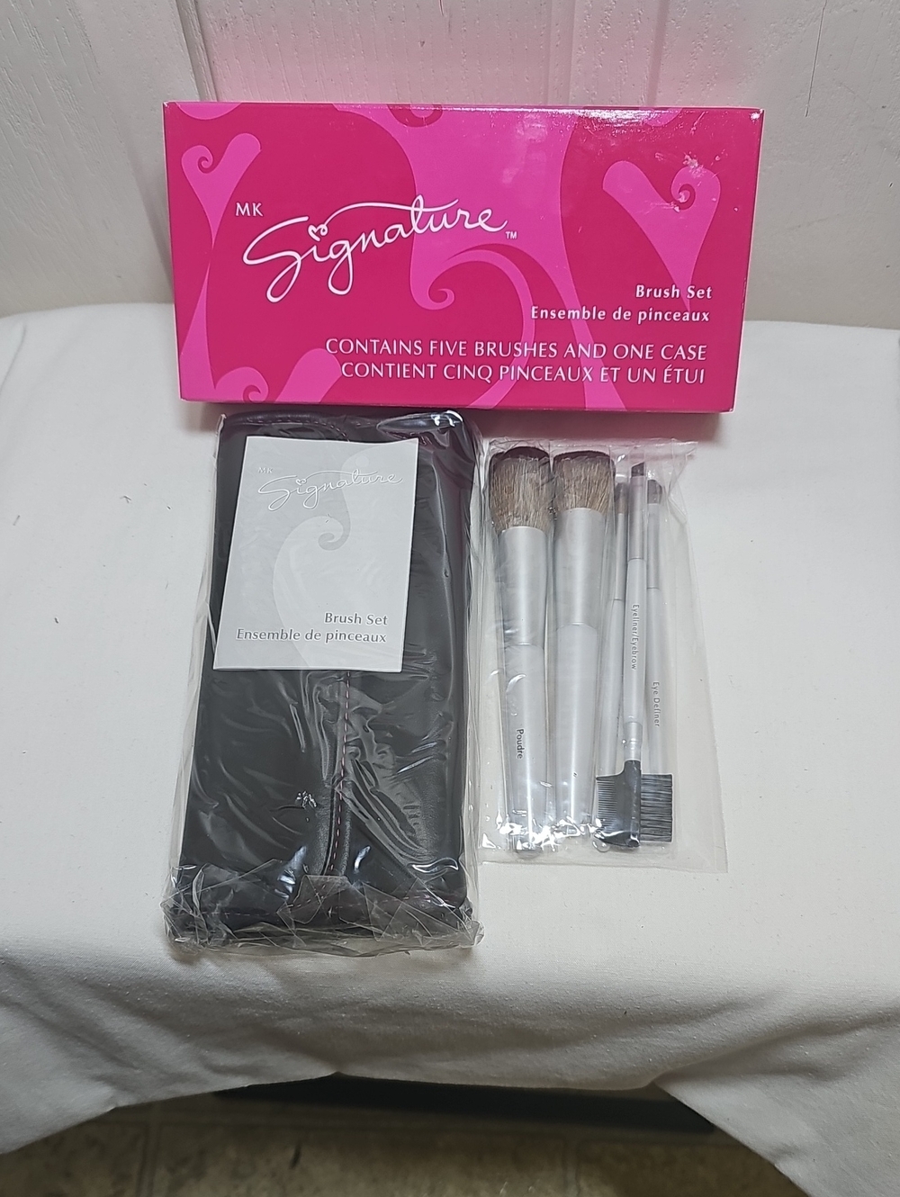Mary Kay Signature Pink & Silver 5-Piece Makeup Brush Set with Case
